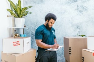 landlord or estate agent using an end of tenancy cleaning checklist